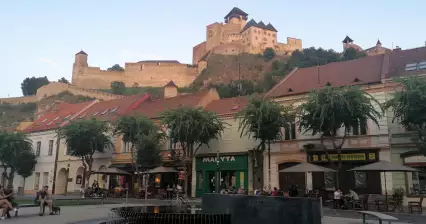特伦钦