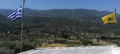 步行至 Profitis Ilias 教堂