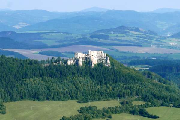 Blick auf die Burg Lietavský