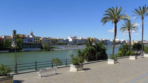 Dijk van de Guadalquivir-rivier