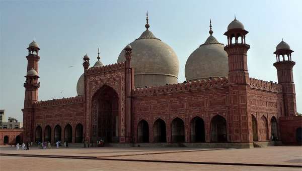 Mesquita Badshahi em toda a sua glória