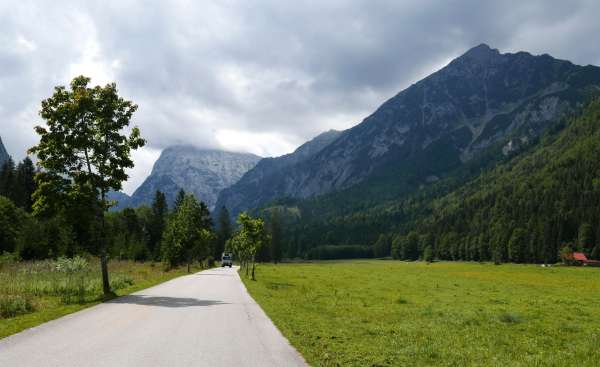 Strada attraverso la valle Falzthurntal