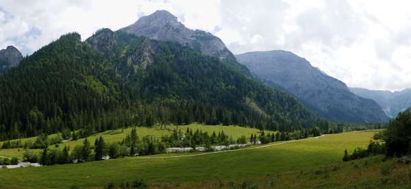 Panoramisch uitzicht op het Falzthurntal