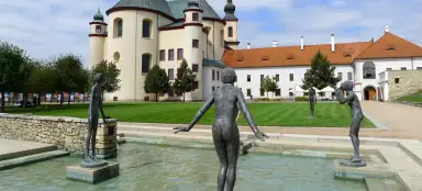Kašna v Klášterní zahradě v Litomyšli
