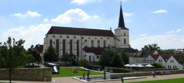 Kerk van de Verheffing van St. Kruisen in Litomysl: Weer en seizoen