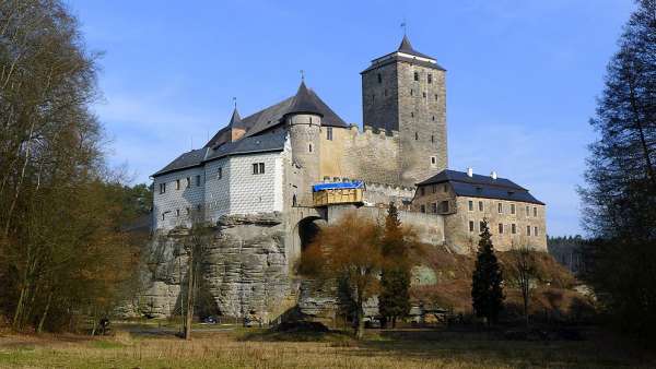 Vista del castillo de Kost