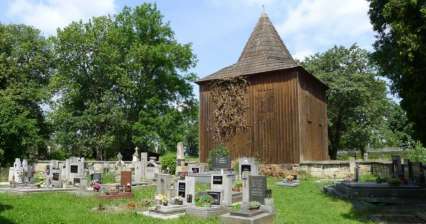 Dřevěná zvonice v Kostelci
