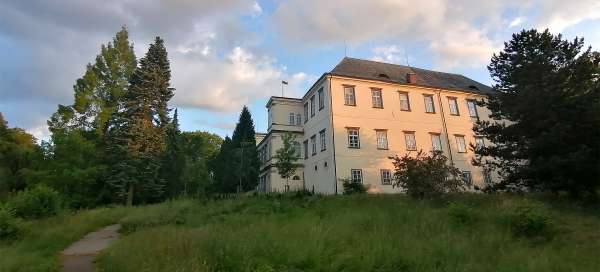 A tour of the castle park in Kopidlna: Accommodations