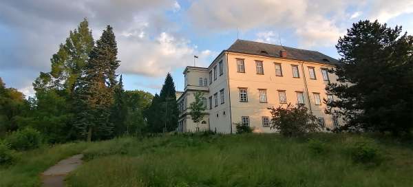 A tour of the castle park in Kopidlna