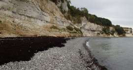 Promenade sous les falaises