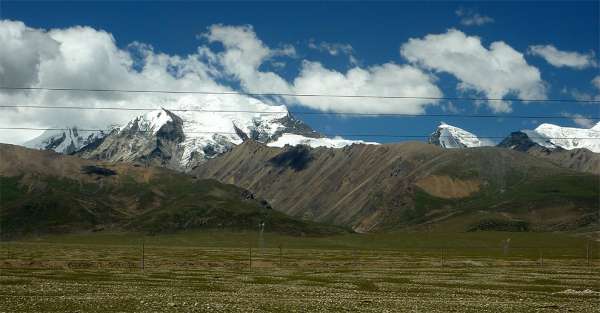 Ľadové vrcholky Nyenchen Tanglha