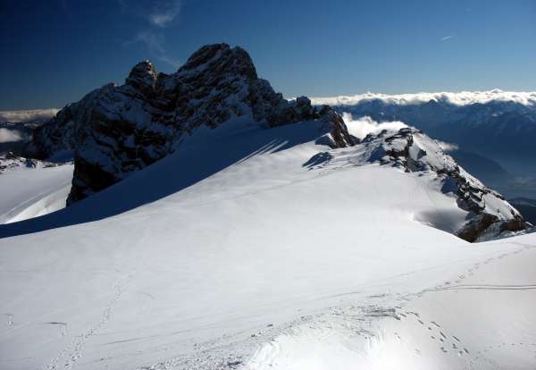 Blick zurück auf das verschneite Plateau