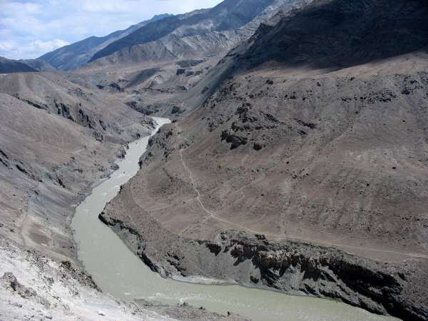 Uitzicht op de Indus River Canyon
