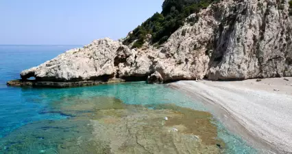 Viagem à praia de Mikro Seitani