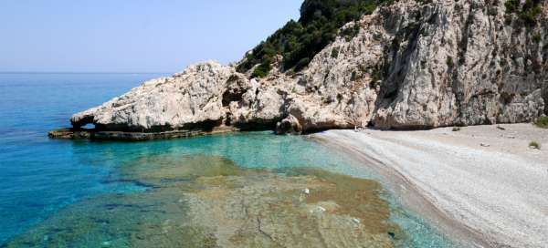 Trip to Mikro Seitani beach: Weather and season