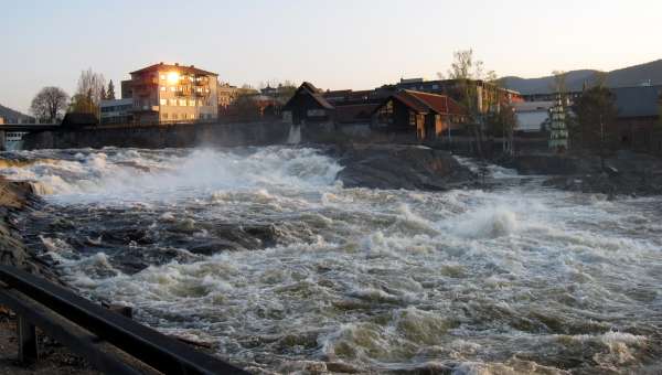 Nas corredeiras de Nybrufoss