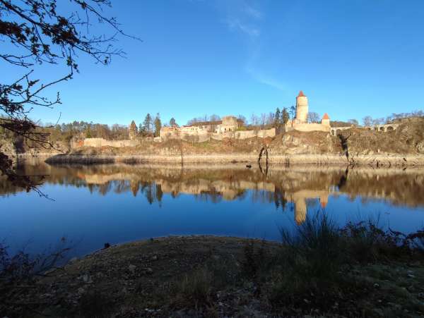 Vue du château depuis la rivière