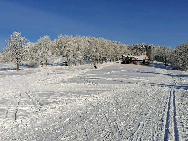 El comienzo de la pista de esquí de fondo en Strážné