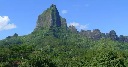 Berg Mouaroa (880m ü.M.)