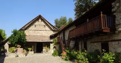 Monasterios e iglesias de montaña