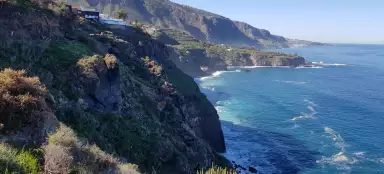 Прогуляйтесь по побережью Лос-Реалехос.