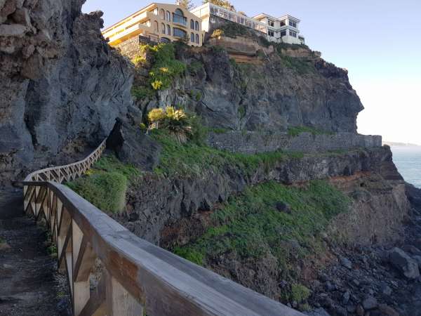 Sidewalk along the cliff