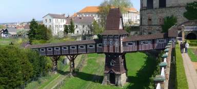 De overdekte houten brug van Jurkovič