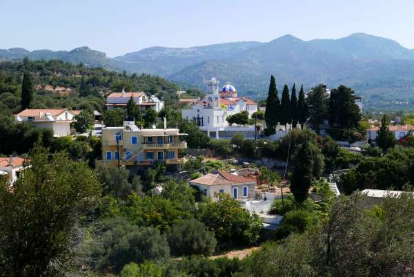 Blick auf die Kirche Agios Nikolaos
