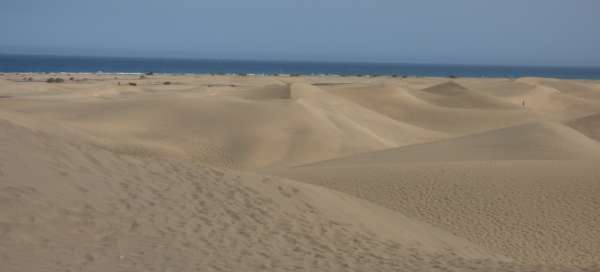 A walk through the dunes in Maspalomas: Weather and season