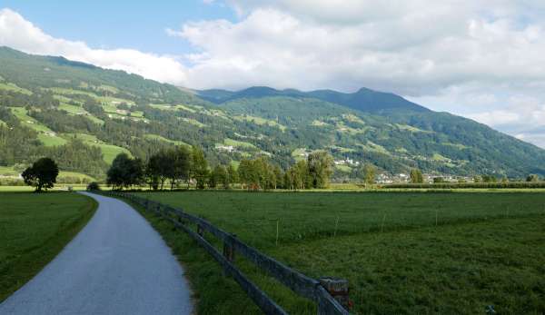 A estrada através do vale Zillertal