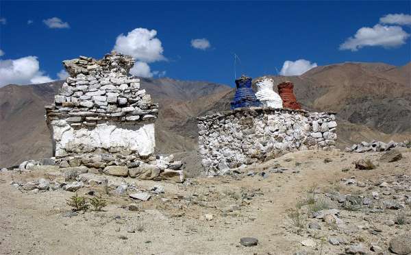 Chortens en una encrucijada