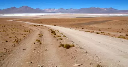 チャルヴィリ塩湖