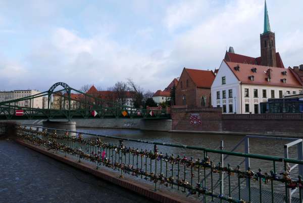 Sloten van liefde bij de Tum-brug