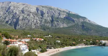 Viagem à praia de Limnionas