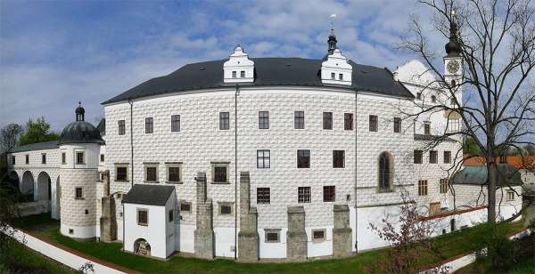 Weg rond het kasteel