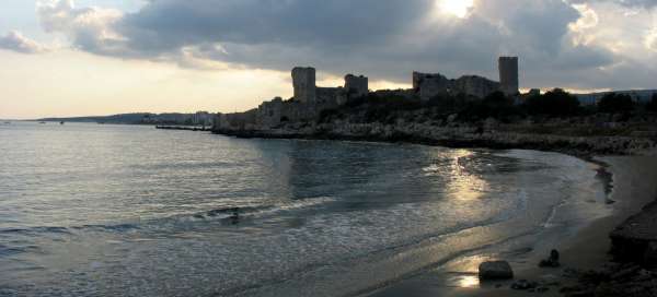 Two castles near Kizkalesi: Weather and season