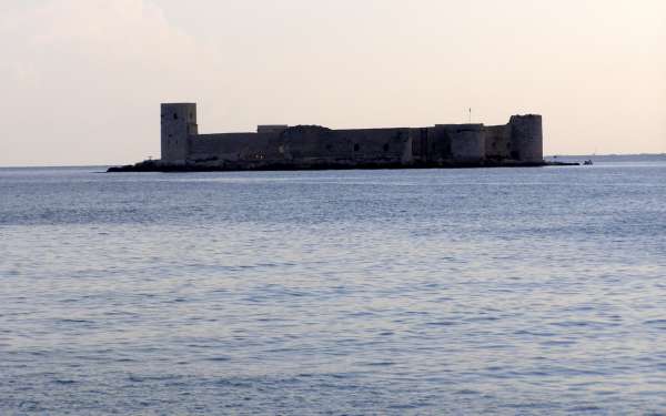 Castillo de Kizkalesi en la isla
