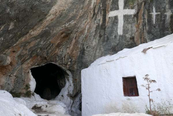 Chapel and entrance to Pythagorean cave