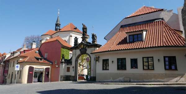 Západní vstup do areálu Strahovského kláštera