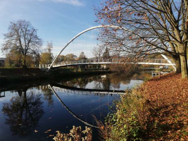 Voetgangersbrug over de Jizera