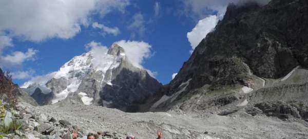 Ushba glacier: Počasie a sezóna