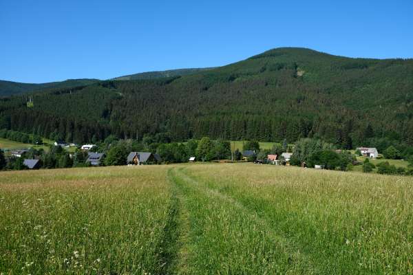 Uitzicht terug naar Filipovice en Točník