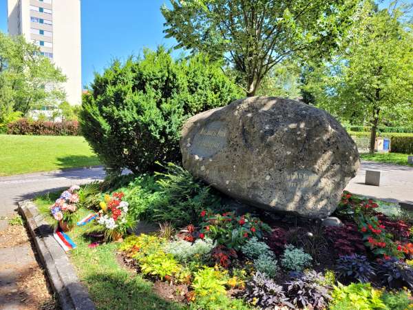 纪念碑-胡斯的石头