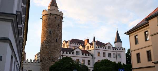 De oude kazerne met de Servische toren