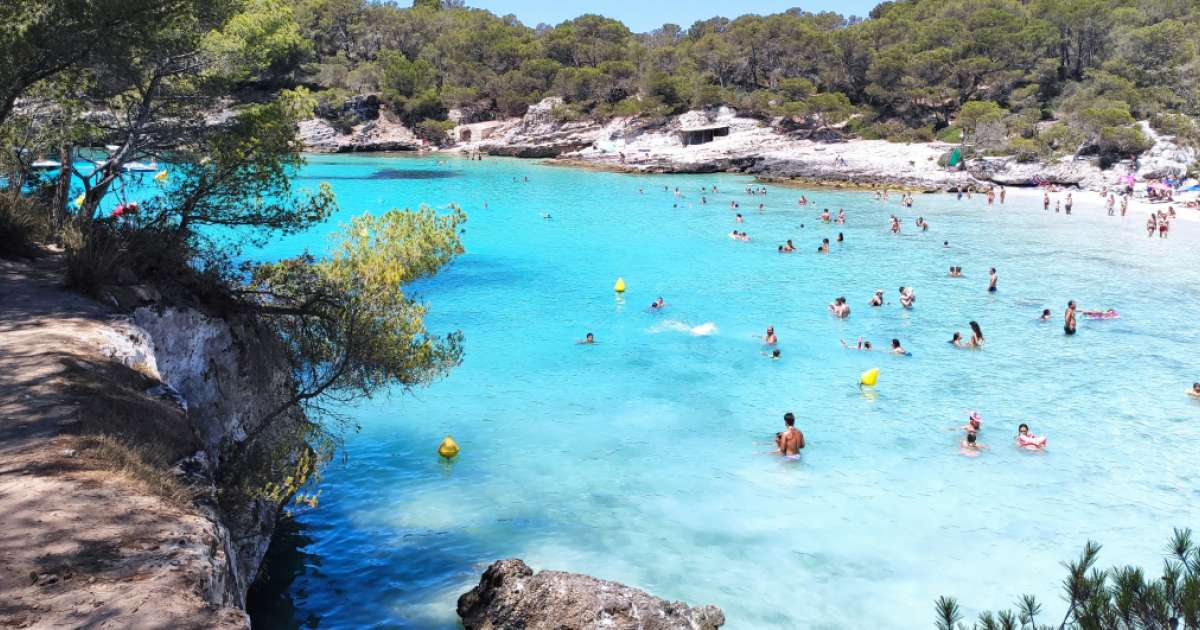 Odpočinek na Cala en Turqueta - aneb nejvytíženější pláž Menorky |  Gigaplaces.com