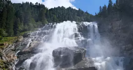 グラワの滝