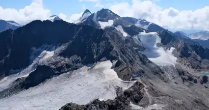 ツッカーヒュットル (3,507m)