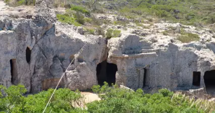 칼라 모렐의 묘지 방문