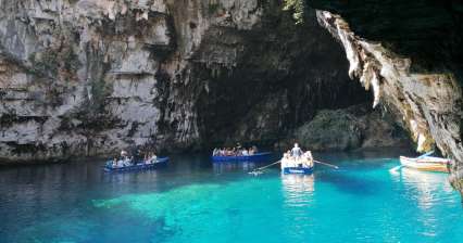 Cueva del lago melissani