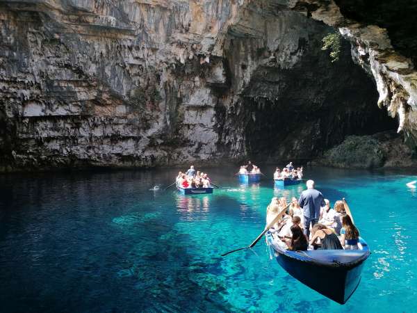 Passeio de barco em Melissani